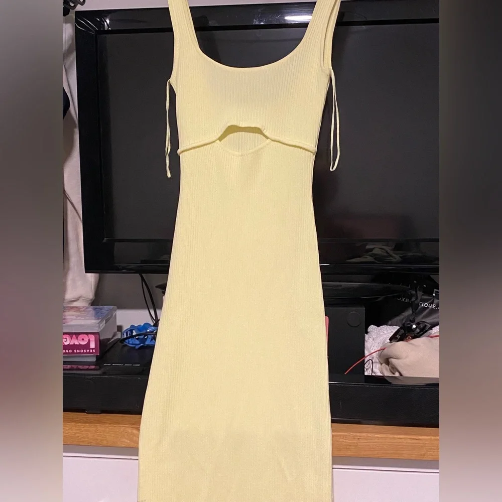 Bright yellow maxi dress - Picture 1 of 2